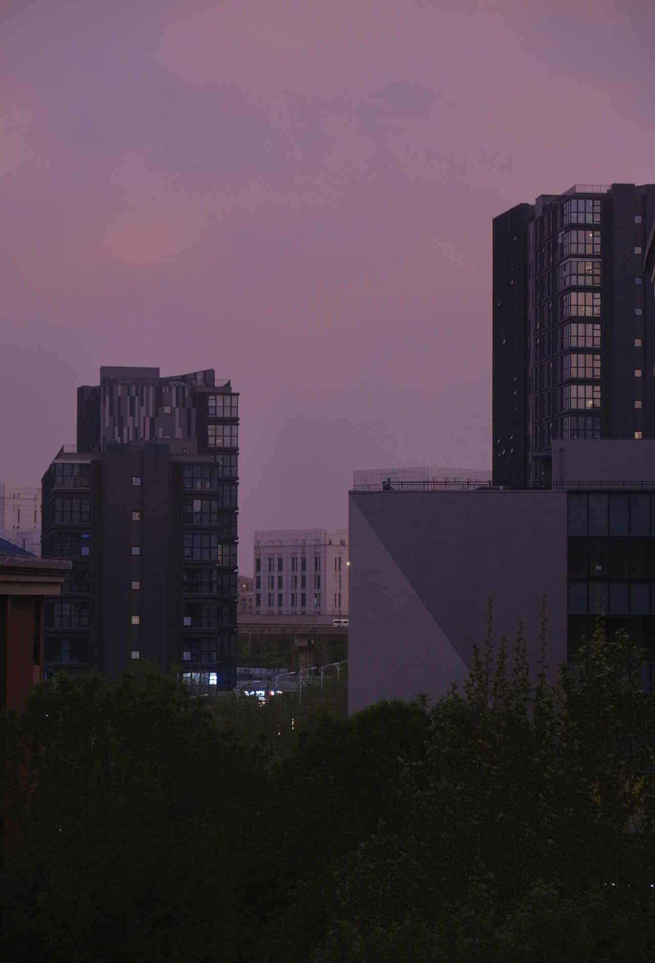 今天的北京
下完雨迎来一些晚霞
这天气变化无常 北京天气 我爱的城市自带BGM 