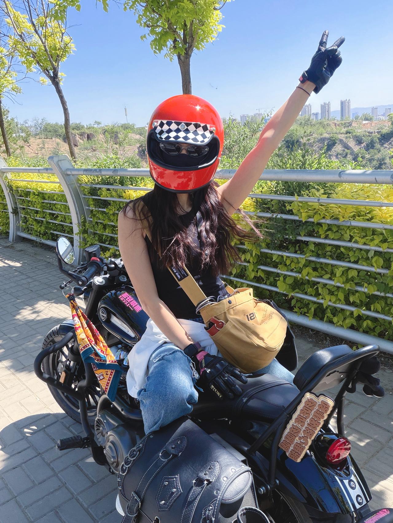 不 我是真能把它骑明白
很多人说女生骑巡航就是摆拍党 说我们驾驭不了大排量 只会
