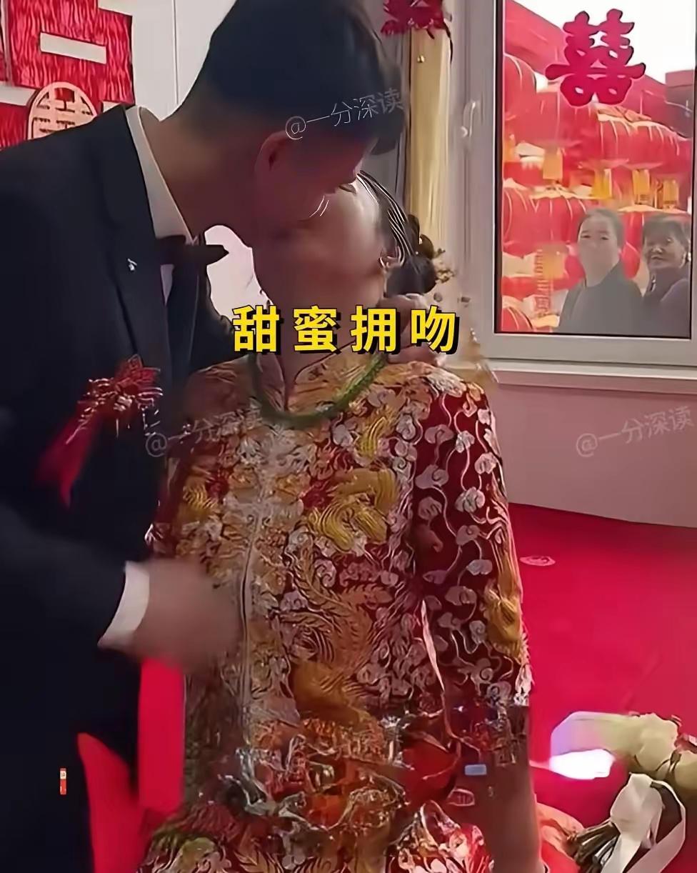 相亲10天闪婚
甜蜜拥吻
简直是相亲界的天花板
 
这对新人直接用行动打脸！
相