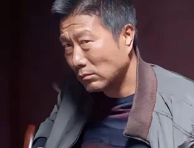 《我是刑警》杨队一出场的时候，还以为他是哪个大案的犯罪嫌疑人呢，没想到他形象上严