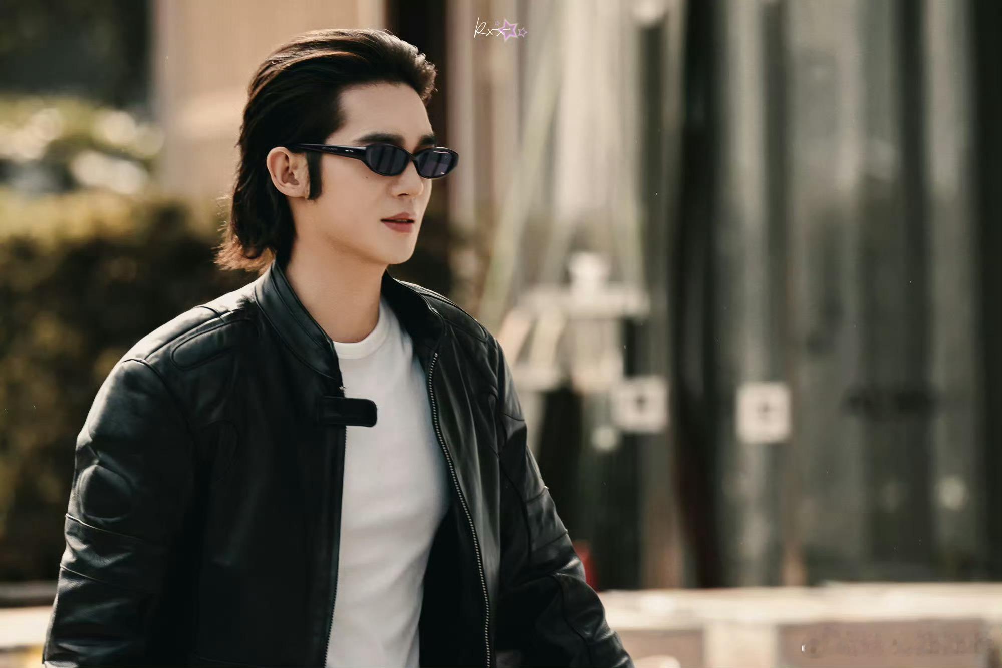 煦哥帅起来是真的会被叫daddy的程度，大背头和墨镜能不能直接焊在脸上！