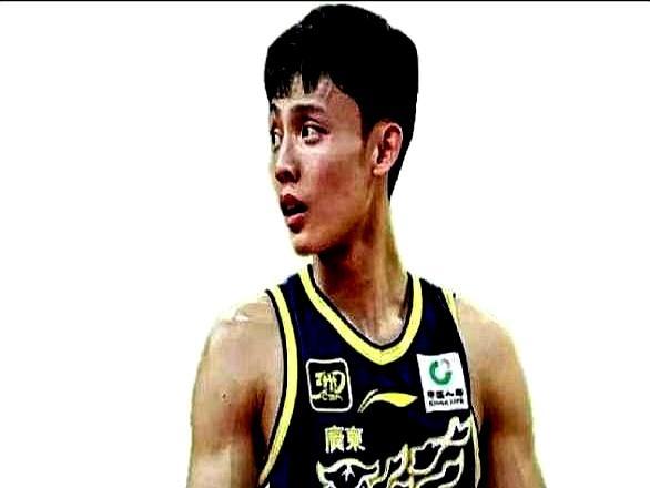 中国男篮选后卫，根本不看联赛MVP。
 
刚拿CBA全明星MVP的徐杰，单场轰过