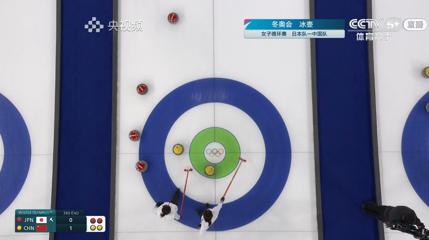 第三局控分形势不错，但日本两颗壶在大本营边缘，还是有些危险的 