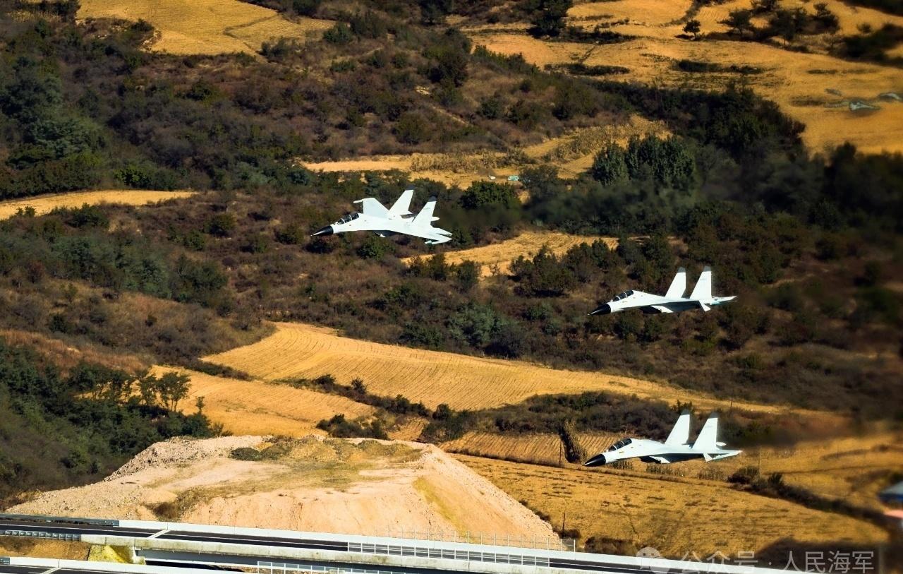 海航大歼-11BSH编队超低空飞越道路
地理好的晓得这是哪两条路吗