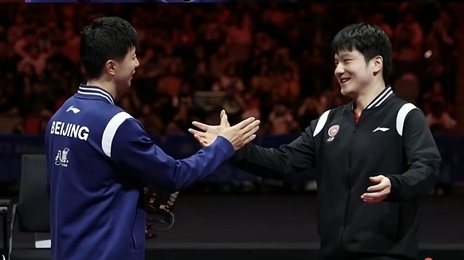 ，乒乓球对我们中国人来说是一种传承。一代一代运动健将们，在运动场上挥洒汗水和和绽