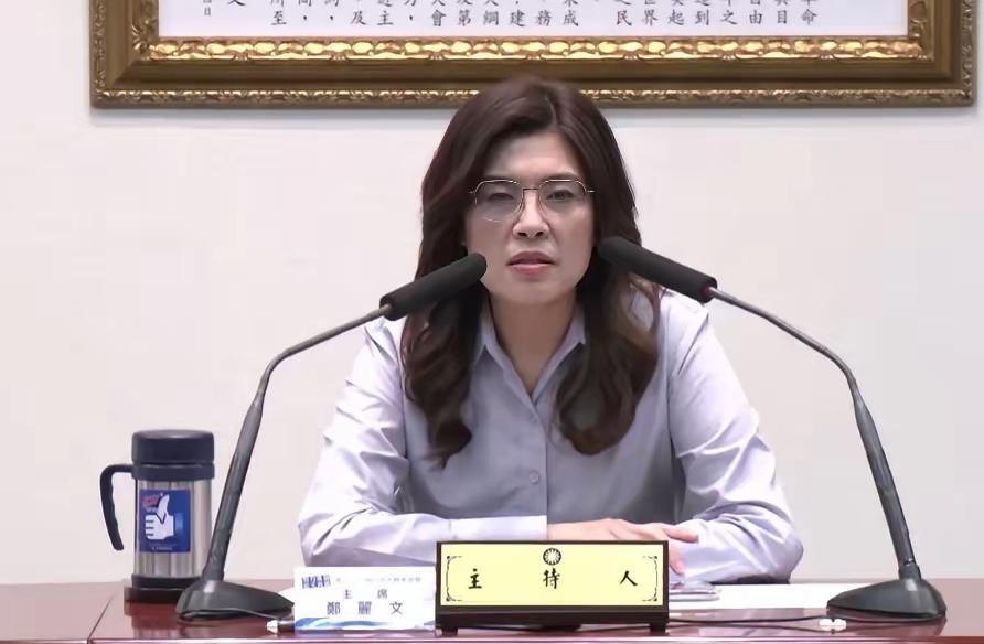 7月25日的台中党代表全代会，正在被一项提案“提前点燃”。

台中多名党代表近期