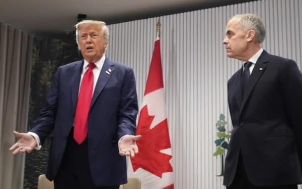 特朗普威胁加拿大！
今天凌晨，美国总统特朗普在个人社交媒体再度发文威胁加拿大，并