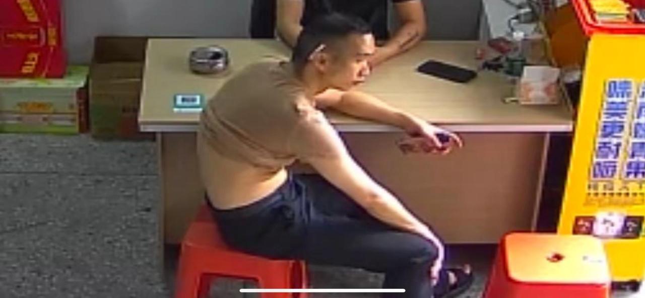 大家小心这个人不用给他骗了你们啊 ，他在东莞塘厦  ！