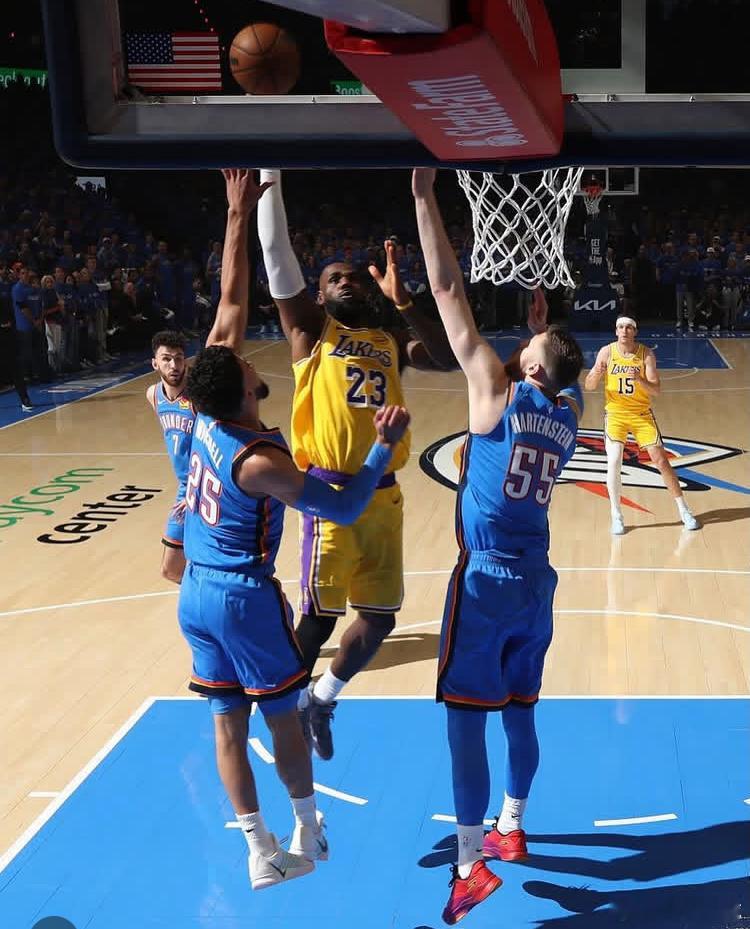 41岁老詹今天是尽力了的湖人vs雷霆NBA