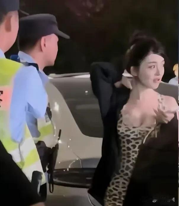 郑州那个连撞15辆大小车辆的美女车主，很多网友说她太年轻驾驭不了这么速度与激情的