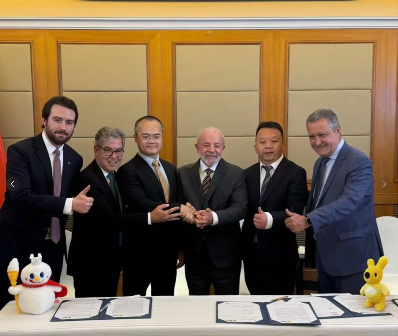 昨晚刘强东说本来约了王兴，恰好赶上王兴和程维有事，原来是去了巴西 ​​​