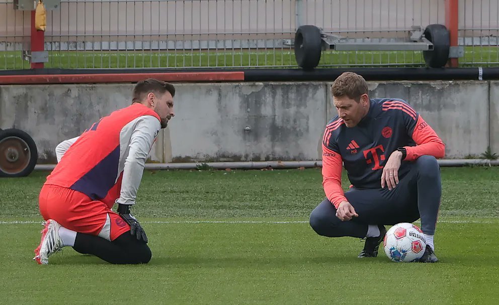 随着诺伊尔和乌尔比希的受伤，训练中的守门员团队现在由乌尔赖希以及青年守门员Jan