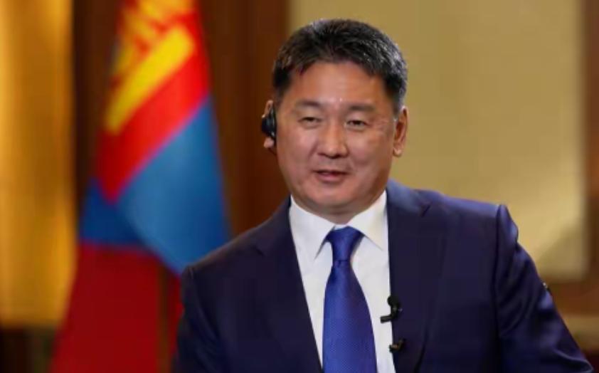 变色龙嘴脸； 蒙古国一网红侮辱中方员工，现场风波瞬间拉满。其 官员随后发话提醒：