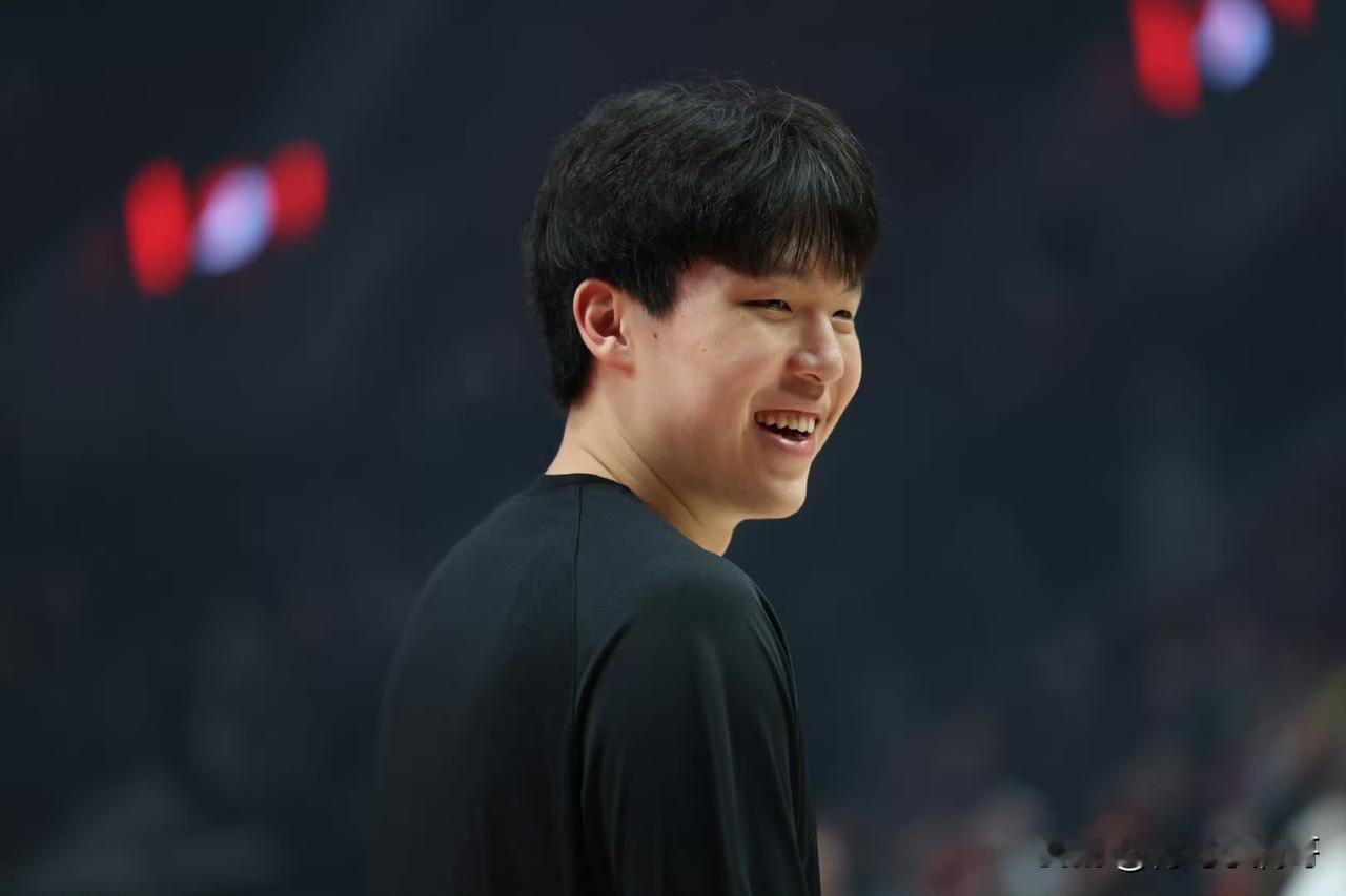 这也太低调了吧！！！杨翰森拿了美国驾照，淘到了一辆二手宝马X5汽车！

中国人在