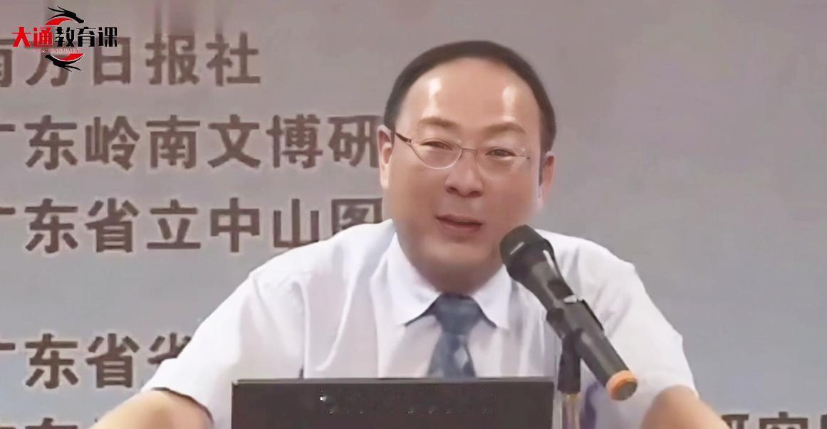 金灿荣：民粹主义有“四反”特点，反ZF，针对公务人员。反富人，谁开豪车谁倒霉。反
