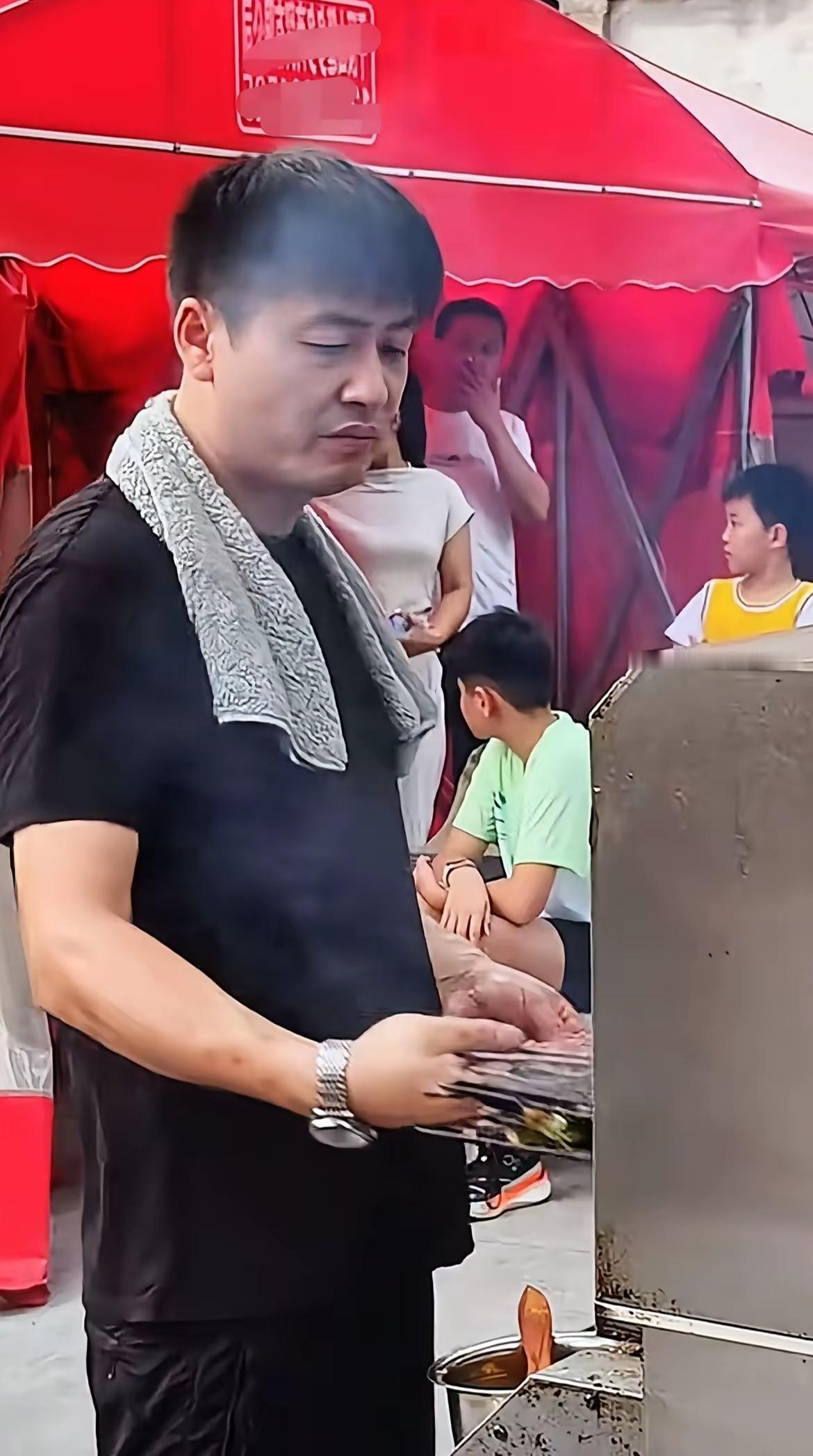 接近40岁的人了，还是这么感性，无法控制住自己的感情，今晚看到一视频，河南平顶山