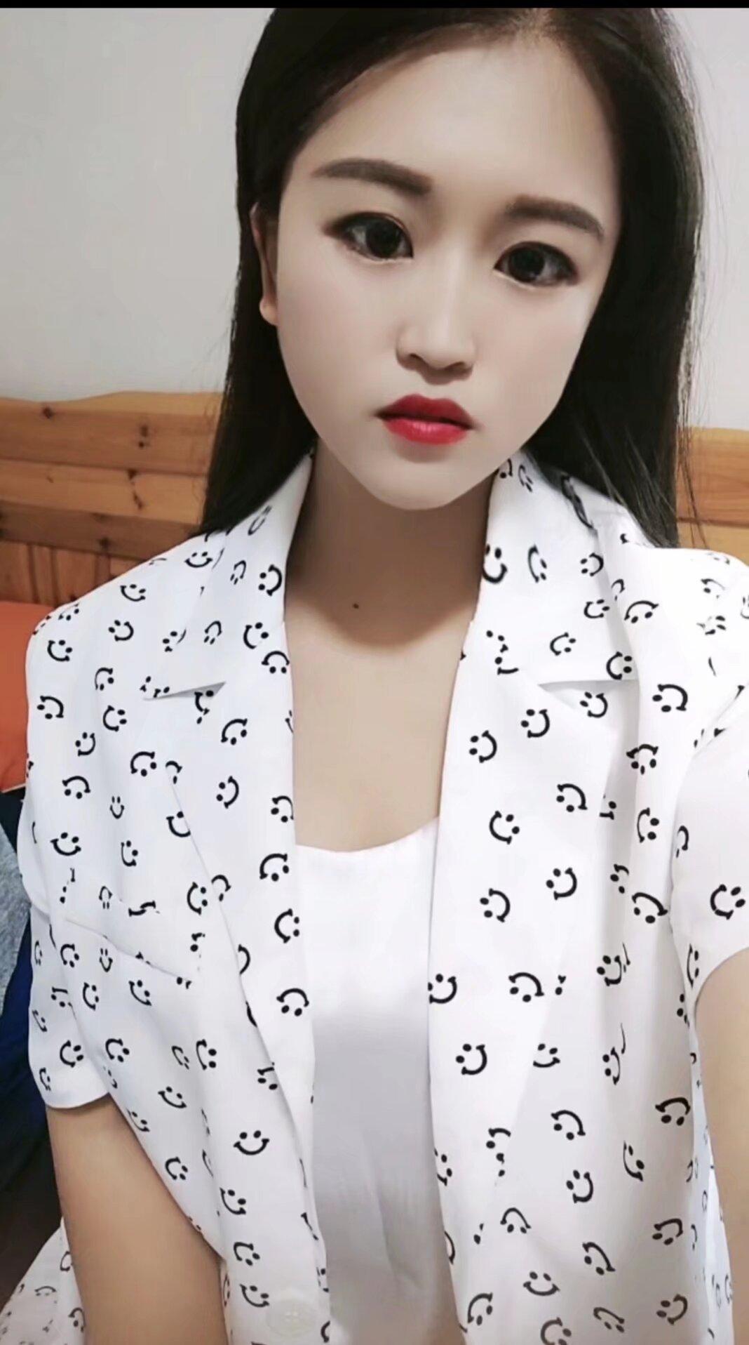 装什么情绪稳定的成年人，         心累到一定程度 我连人都不想当…”