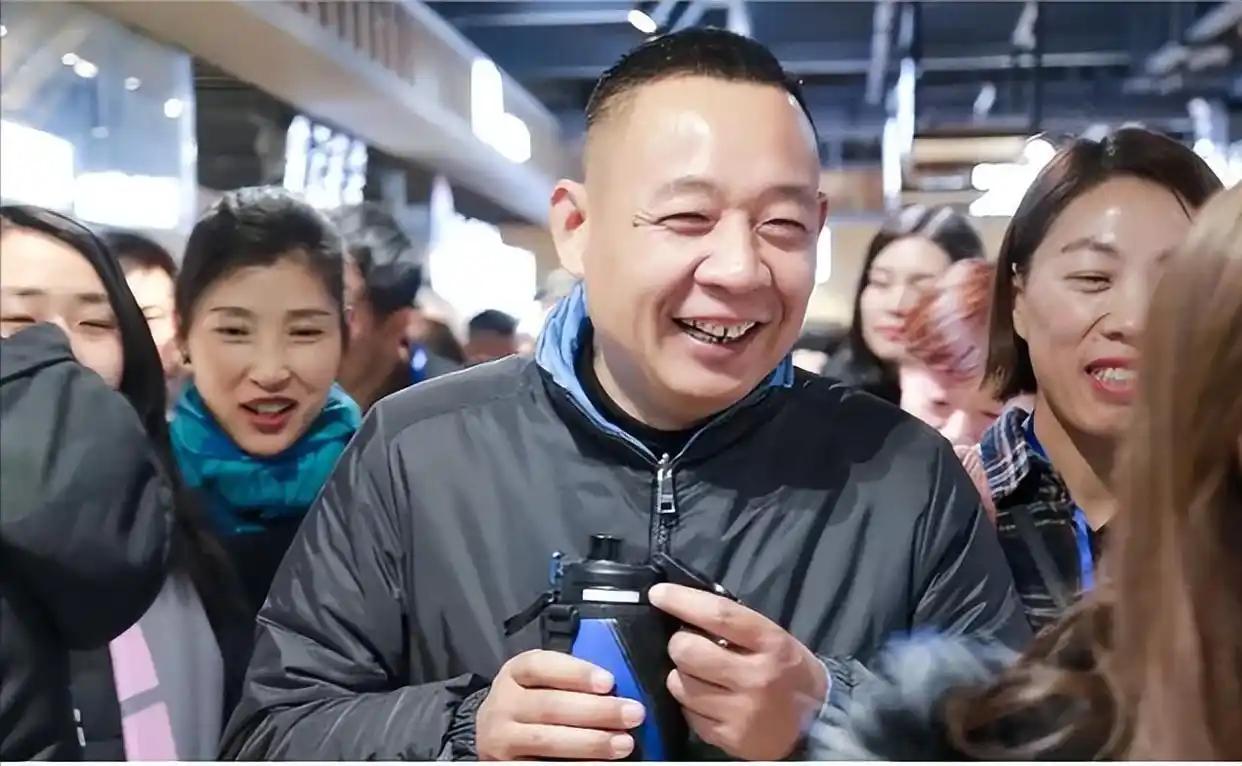 胖东来招聘20名刑期五年以上的刑满释放人员到超市工作，引发了公众讨论。

有人认