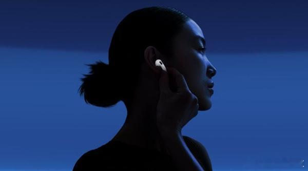 iOS 26给AirPods 4和AirPods Pro 2引入了一个新功能，即