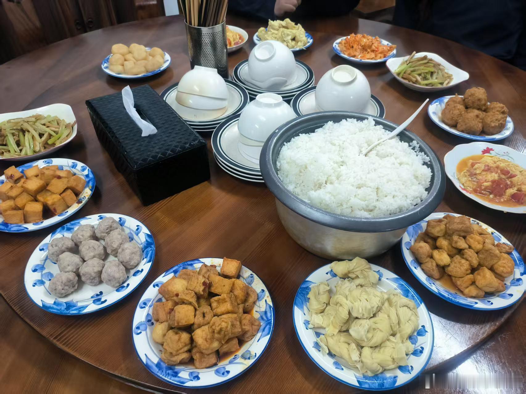 昨天大幽道长亲自下厨，上海最正宗的本地风味👍光盘！关帝庙所有食材皆为各方人士送
