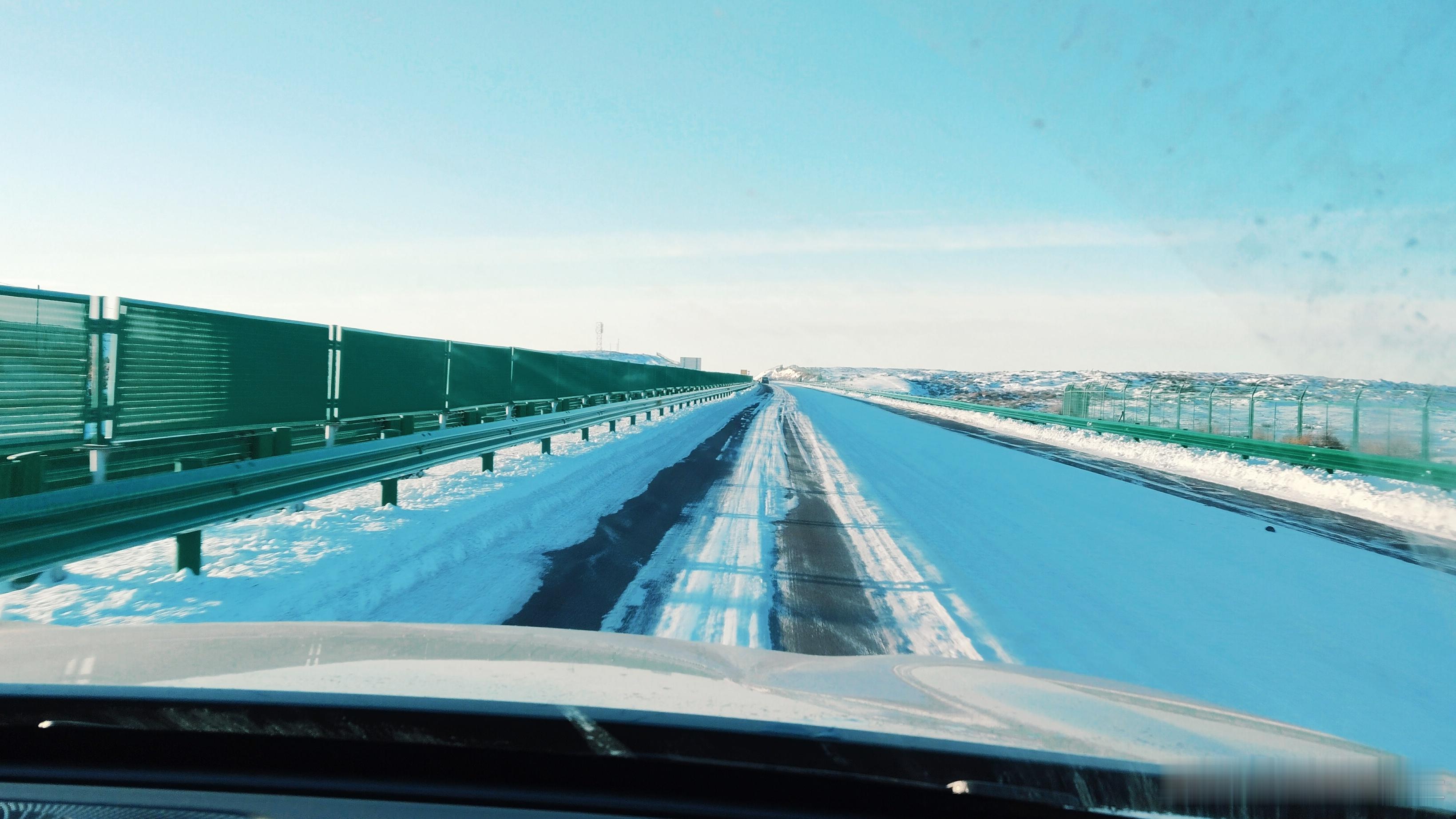 驱车1500km，和蓝山冒着暴雪跋山涉水，终于抵达目的地。突然想起了《天幕红尘》