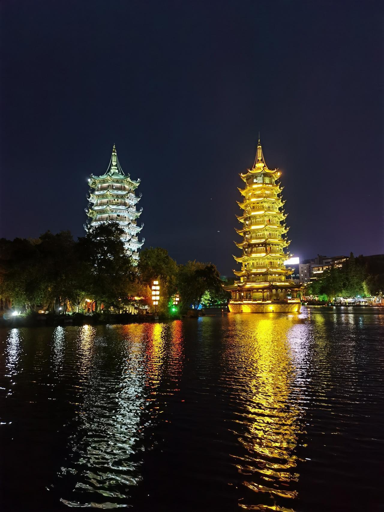 从中国现代历史来看，我觉得有两个重要的转折点：
一是赶走了外敌侵略，结束了内战，