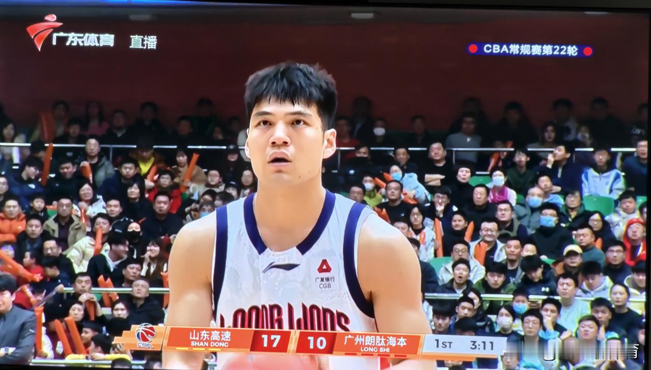 威金顿继续因伤缺阵[笑哭][笑哭][笑哭]
徐昕伤愈归来，开场就送了两个广州火锅