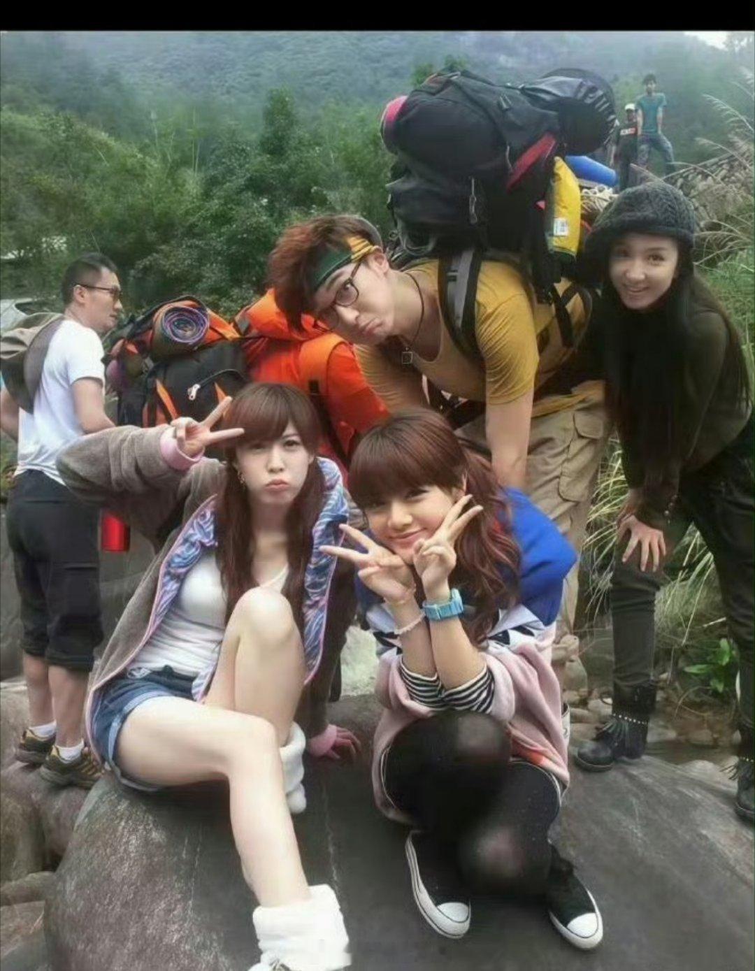 看《爱情公寓》里户外旅游这张照片就知道了，美嘉不愧是初恋级别的美女 