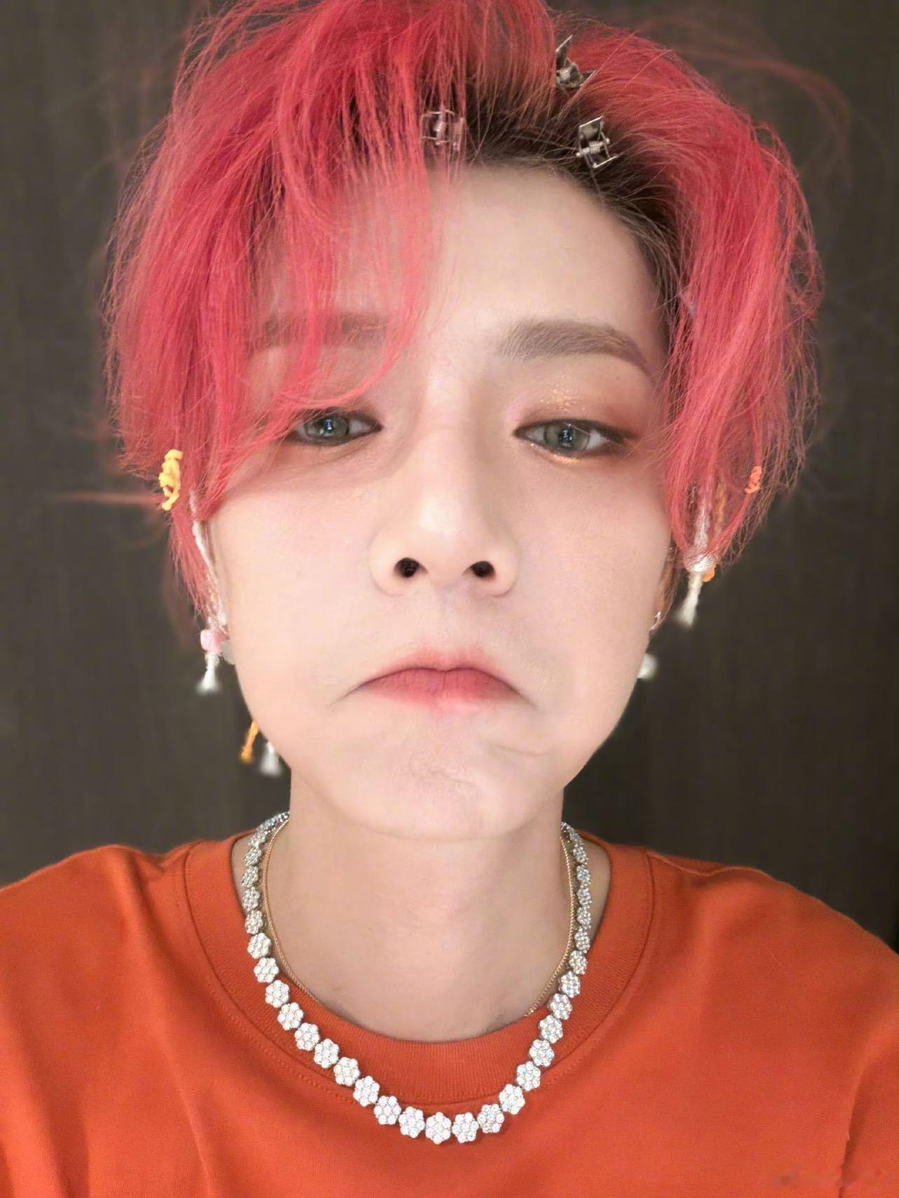 鹿晗想当套马的汉子 谁能拒绝鹿晗想当套马的汉子的反差感，想象他骑着邓超陈赫，手持