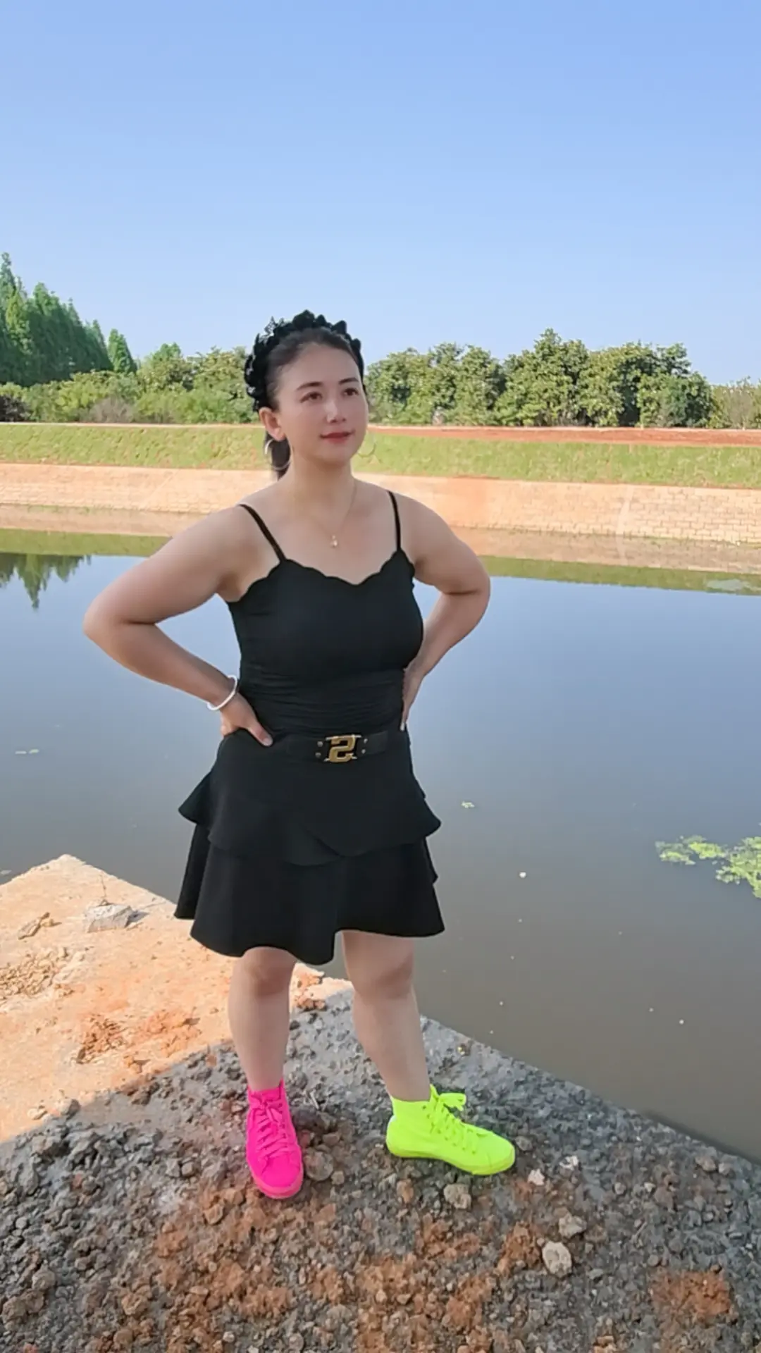 人与人之间，若灵魂不能发生共振，频率不在同步上，仅仅只是浅浅的遇见，终...