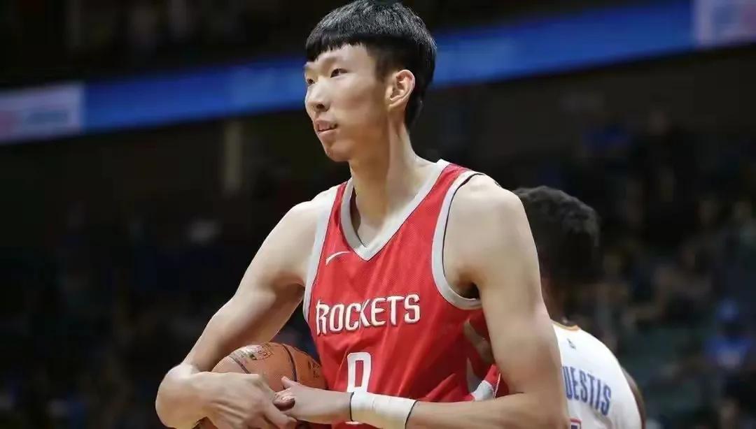 男篮教练回来了！周琦失宠，大王堕落，NBA首轮秀开启新时代。周琦的“大魔王”称号