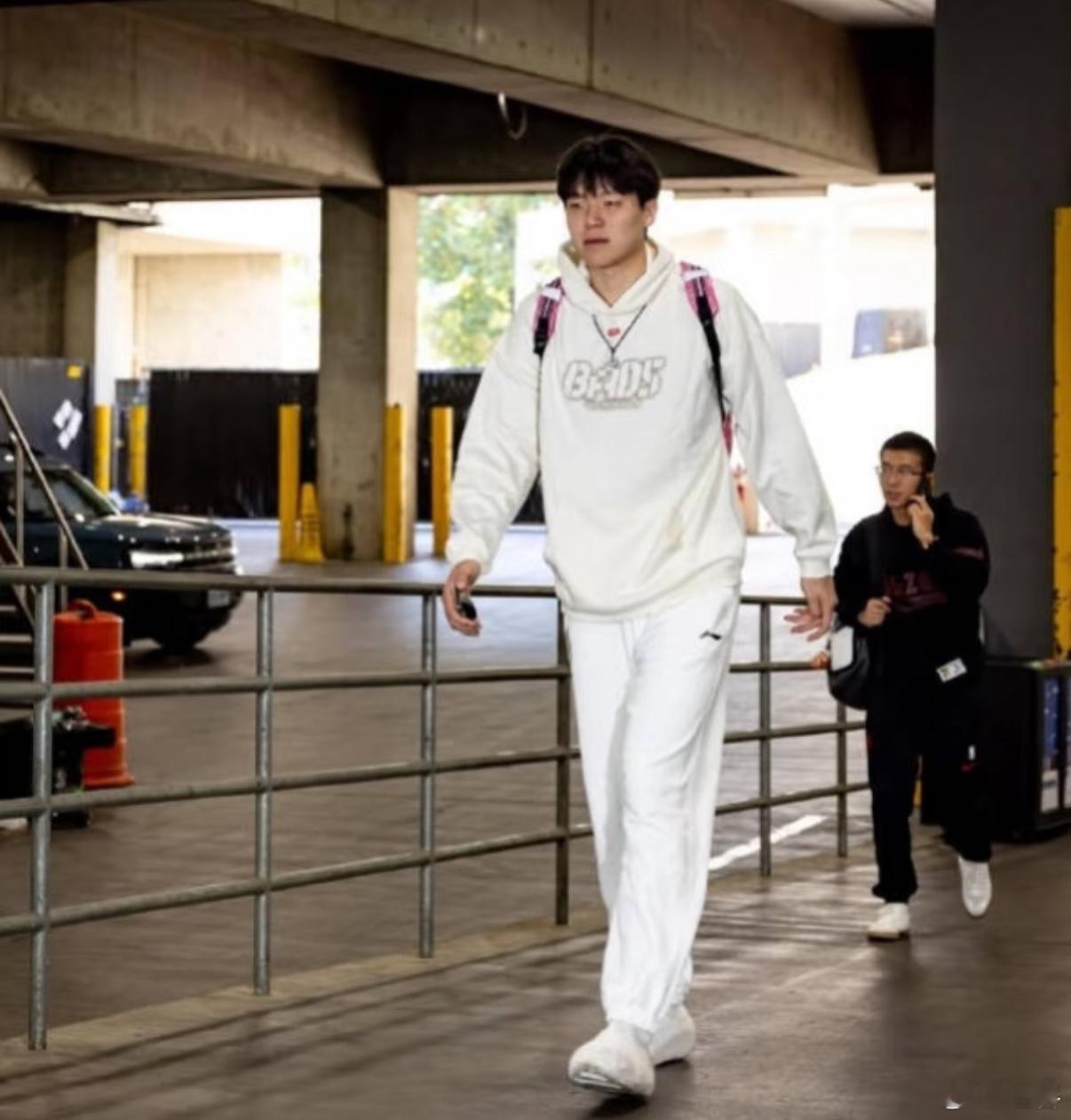 杨瀚森二战勇士，改变自己在场上态势有三大要点：🏀 能不能在前两次三分出手就完成