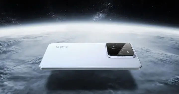 曝真我GT8 Pro冲高端，2K直屏+2亿大底潜望