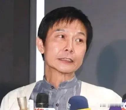 天哪，他怎么变这样了？

曾经的花样美男，现在毫无精气神，瘦骨嶙峋，双眼无神，他