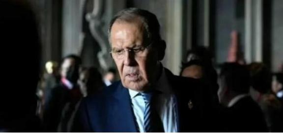 普京已经发现，俄罗斯虽然可以大规模空袭乌克兰所有的军事目标，工业基地，但是最后根