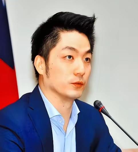 蒋万安藏目的曝光！
英伟达总部落户台北，
连任关键赌注惊现
英伟达把海外总部定在