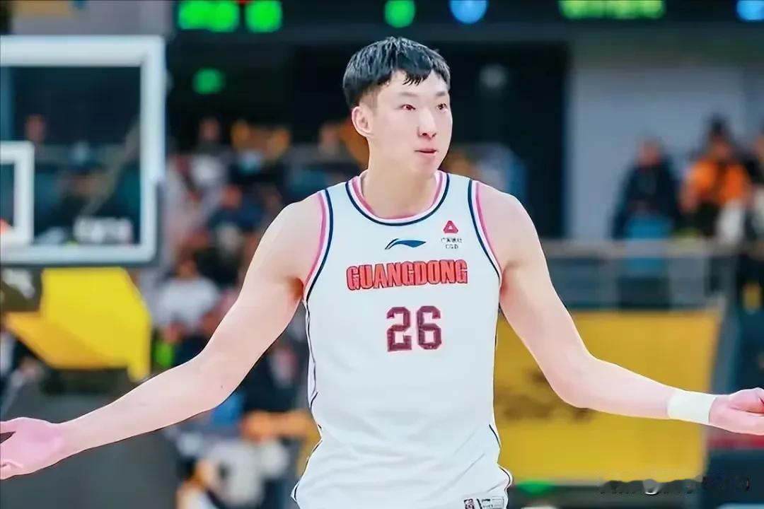 #广东男篮风云# #CBA看法交流# 
“得周琦者得天下”，今年的广东能夺冠吗？