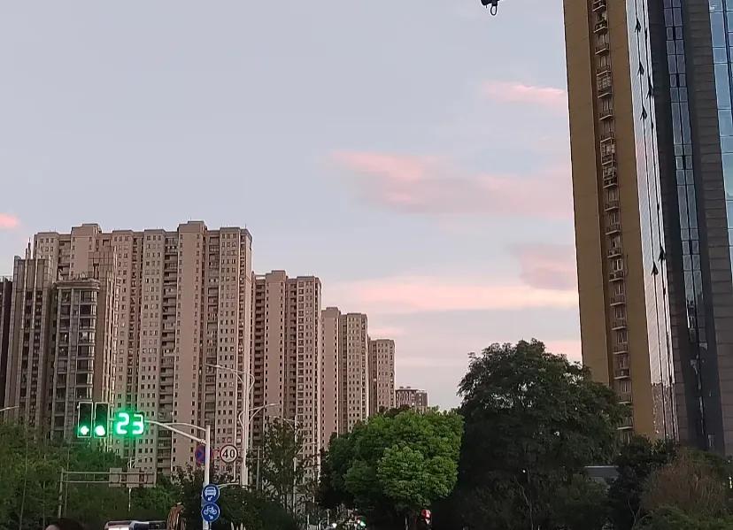 实习了才知道，为什么人类需要大量的低级娱乐，因为当劳累一天后，真的很难抵挡那些轻