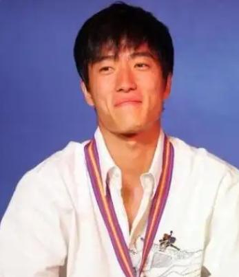 2004年刘翔奥运夺冠后，开发商白送一套300万房产，他二话不说过户给教练孙海平