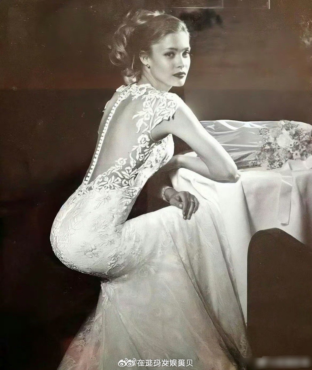 艺术和画的区别在于一只手 