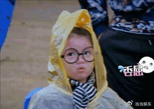 转瞬之间，曾在《爸爸去哪儿4》里，戴着圆框眼镜，奶声奶气喊着“我好聪明啊”的阿拉