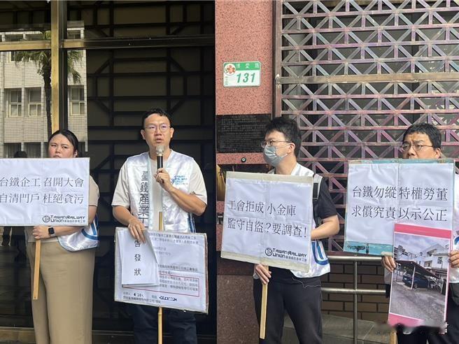 台铁劳工董事吴长智，被踢爆用工会职权耍特权，平日请公假假日开车赚加班费，未婚没小