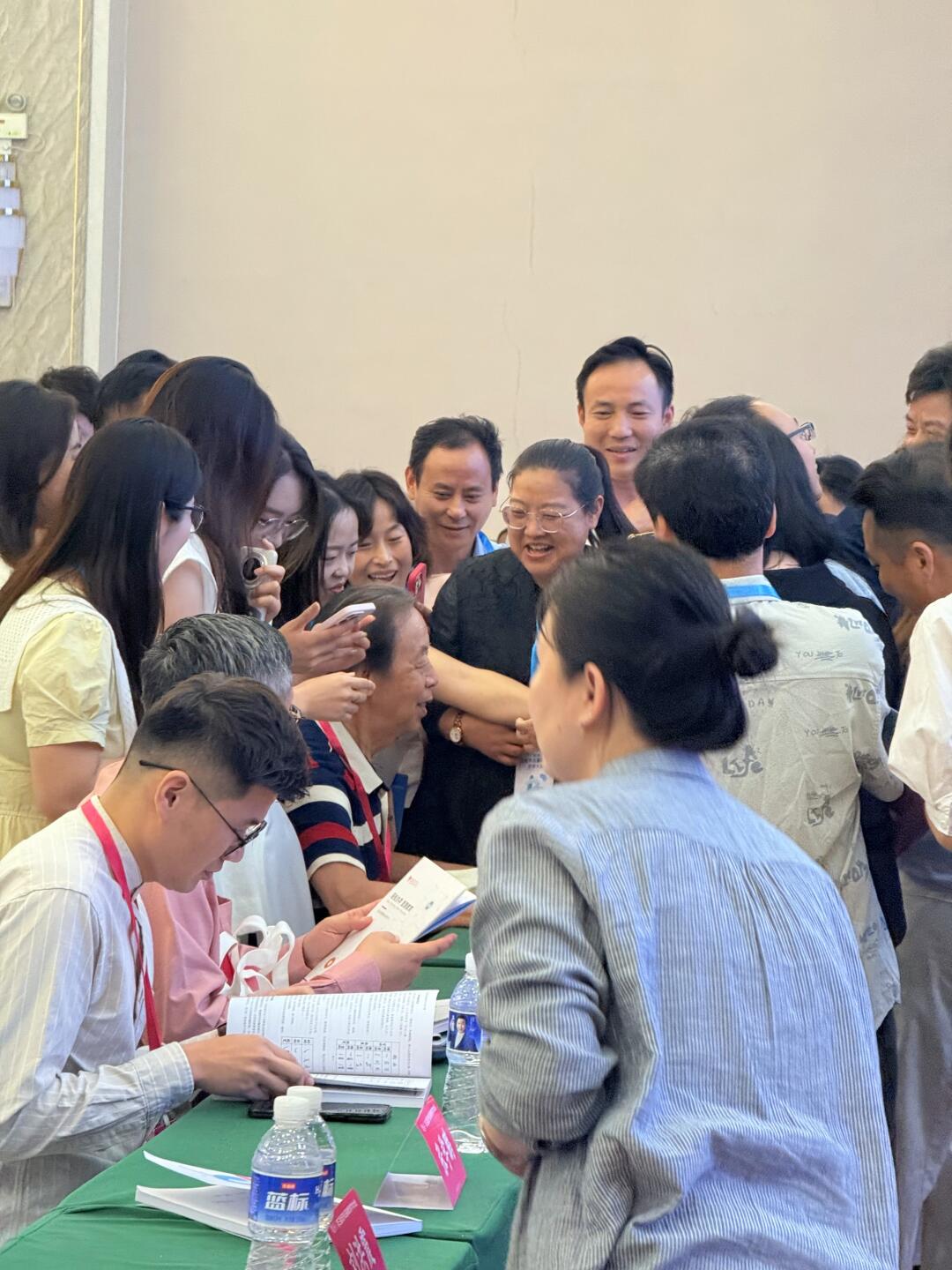 庞中华老师出场，瞬间被围观🎉