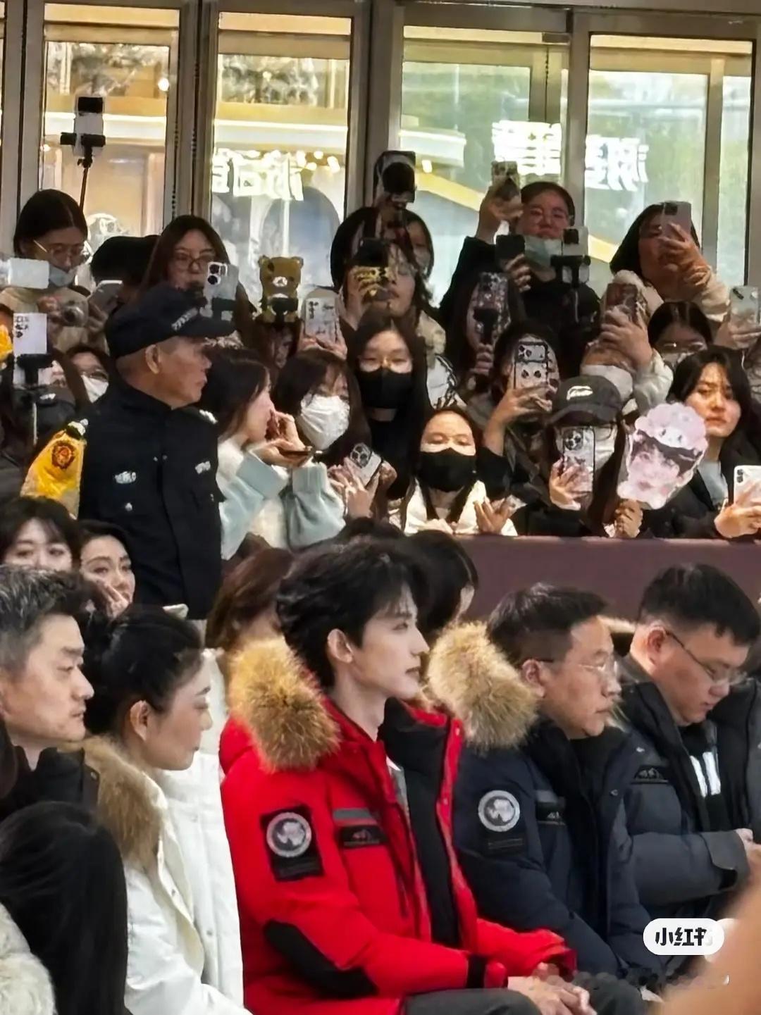 赵今麦就是很漂亮啊，今年年初星光大赏到年末尖叫之夜线下活动，都没有吊链子。 