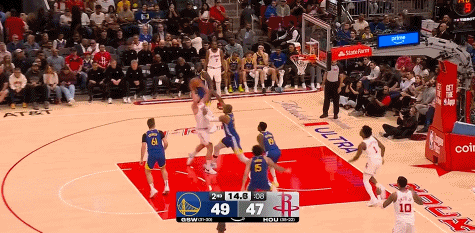 难评！阿门这基本功实在是太糙了！
在今天NBA常规赛火箭对阵勇士的第二节比赛中，