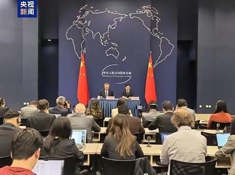 面对外部干涉势力持续挑衅，搅局者不断采取步步紧逼的动作；我们坚持内外兼修：对外敢