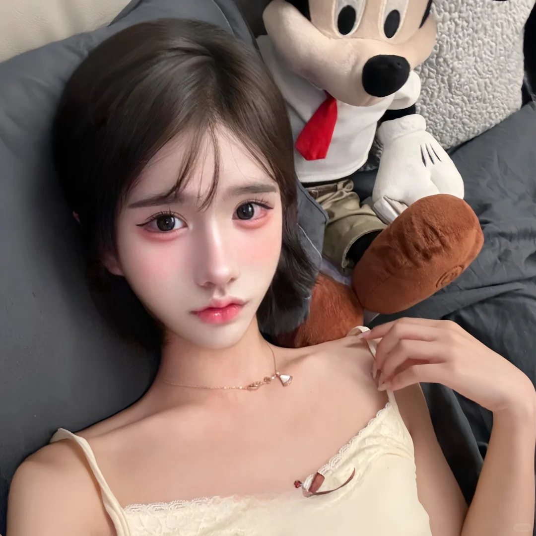 一个很乖的小男孩🧸