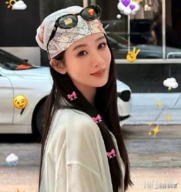 谁能想到常年泡剧组拍戏的杨紫，私下是实打实的足球迷，今天她还陪着父亲奔赴世界杯决