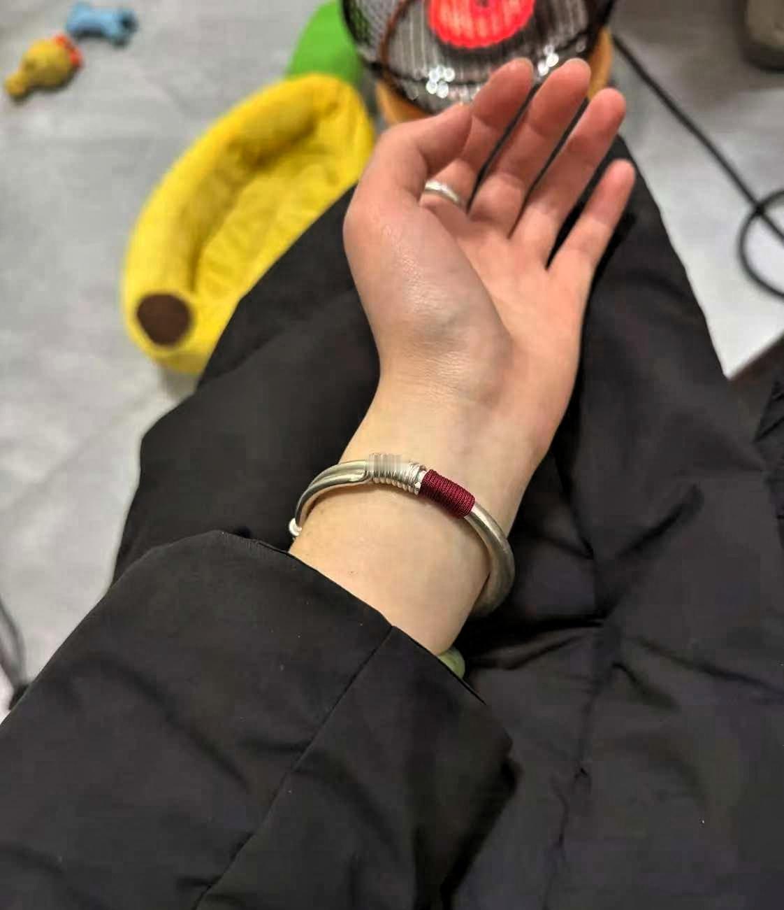 一夜之间，
银镯子已经快买不起了！
1月4日，一只68克银镯子，轻轻松松就
突破