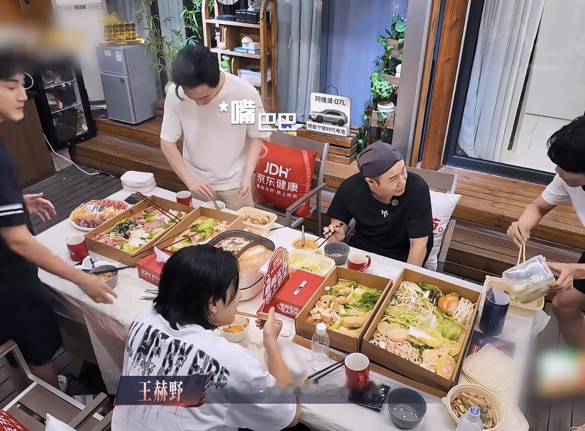 小沈阳腌的咸菜能有多好吃啊，王赫野都快给打包了，张睿说了他之后，才给小沈阳留了一